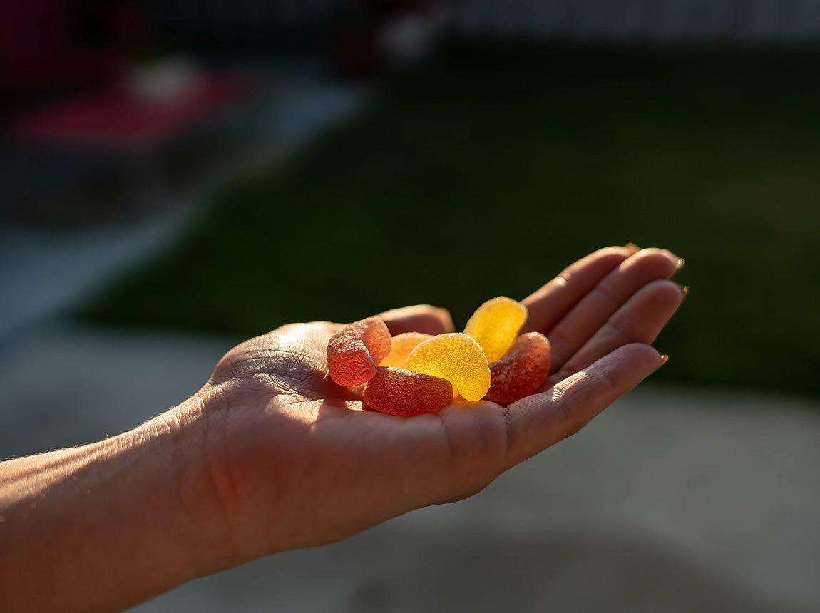 legal delta-9 gummies in hand